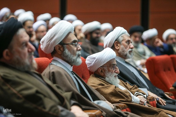 همایش ملی «خادمان حضور»