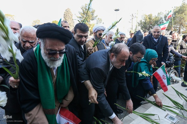 گلباران جایگاه جلوس امام خمینی(ره)