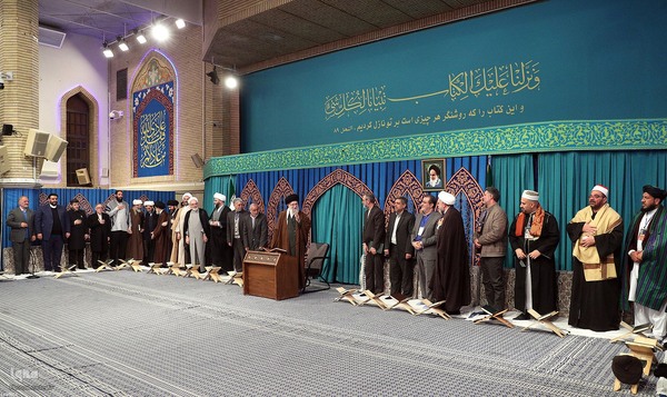 دیدار شرکت‌کنندگان مسابقات بین‌المللی قرآن کریم با رهبر معظم انقلاب