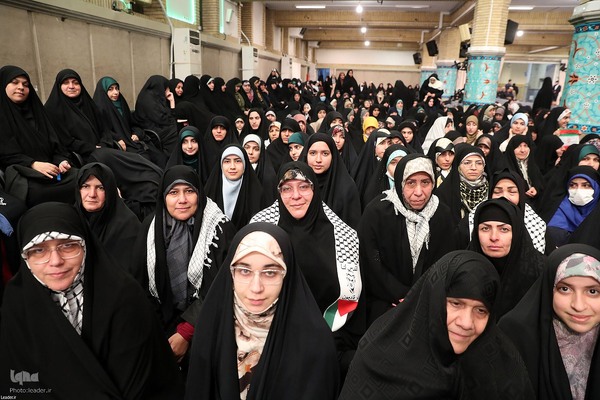 دیدار شرکت‌کنندگان مسابقات بین‌المللی قرآن کریم با رهبر معظم انقلاب