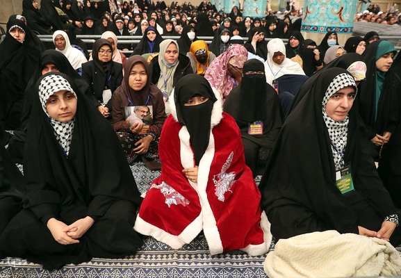 دیدار شرکت‌کنندگان مسابقات بین‌المللی قرآن کریم با رهبر معظم انقلاب