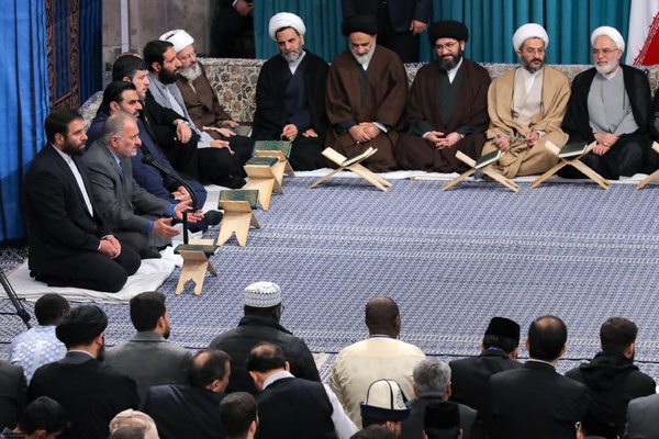دیدار شرکت‌کنندگان مسابقات بین‌المللی قرآن کریم با رهبر معظم انقلاب