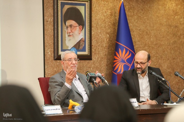 یادبود عبدالکریم بی‌آزار شیرازی با بررسی «قرآن و طبیعت»