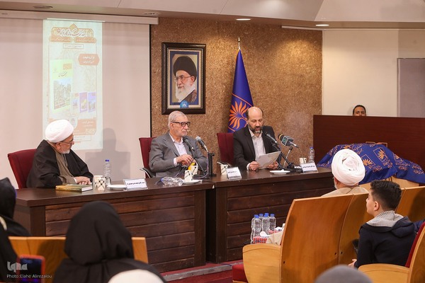 یادبود عبدالکریم بی‌آزار شیرازی با بررسی «قرآن و طبیعت»