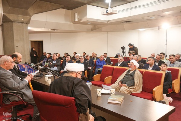 یادبود عبدالکریم بی‌آزار شیرازی با بررسی «قرآن و طبیعت»