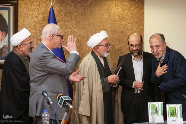 یادبود عبدالکریم بی‌آزار شیرازی با بررسی «قرآن و طبیعت»