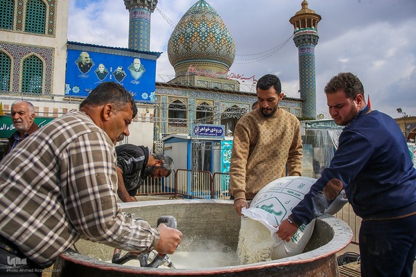 پخت ۱۵ تُن سمنو در شیراز