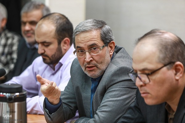 پیش نشست ایده‌ها، تجربه‌ها و چالش‌ها «حلقه‌های میانی پیشران جامعه‌پردازی در نظام انقلابی»