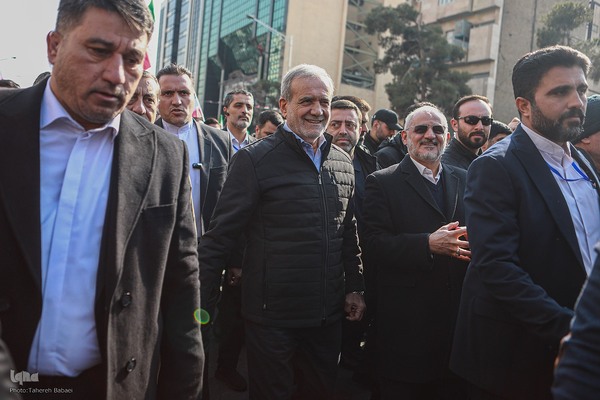 حضور مسعود پزشکیان، رئیس‌جمهور در مراسم یوم‌الله ۲۲ بهمن