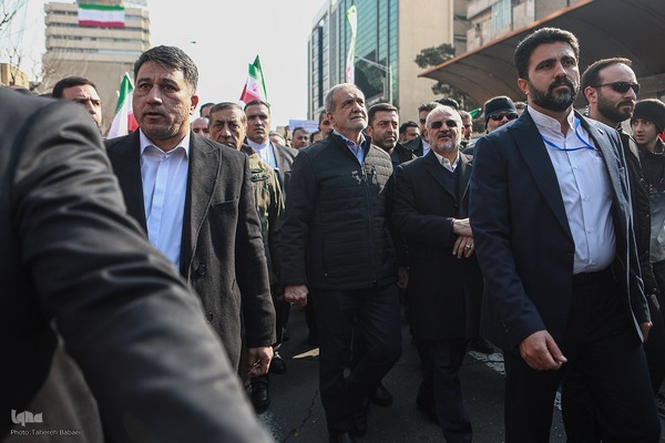 حضور مسعود پزشکیان، رئیس‌جمهور در مراسم یوم‌الله ۲۲ بهمن