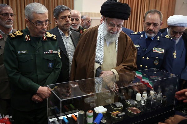 بازدید رهبر انقلاب از نمایشگاه دستاوردهای صنعت دفاعی کشور