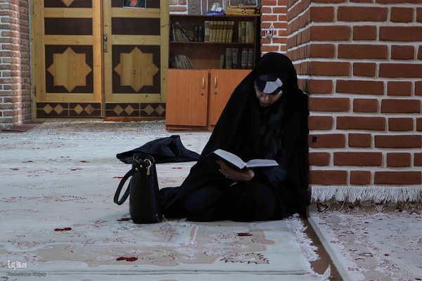 کرسی تلاوت قرآن در دانشگاه هنر اسلامی تبریز‎