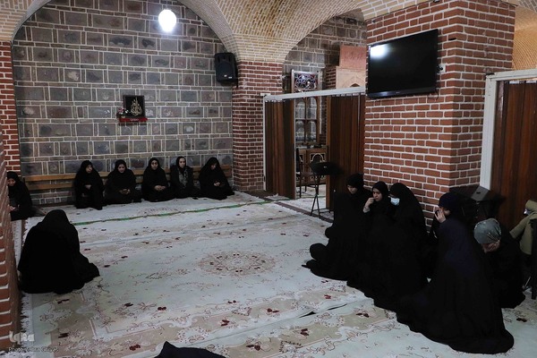 کرسی تلاوت قرآن در دانشگاه هنر اسلامی تبریز‎