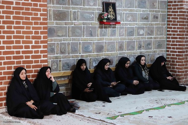 کرسی تلاوت قرآن در دانشگاه هنر اسلامی تبریز‎