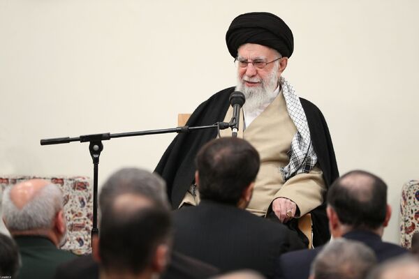 دیدار وزیر، معاونان و مدیران وزارت اطلاعات با مقام معظم رهبری