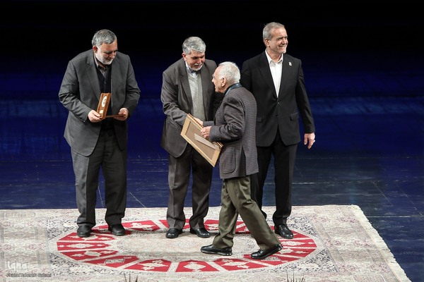 آیین اختتامیه چهل و دومین جایزه کتاب سال جمهوری اسلامی ایران