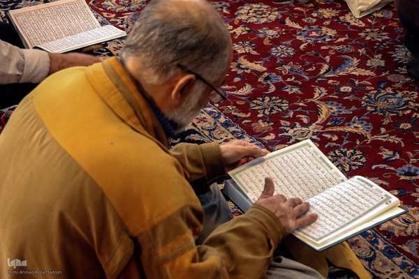 جزءخوانی قرآن کریم در حرم شاهچراغ (ع)