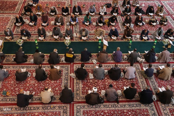 جزءخوانی قرآن کریم در حرم شاهچراغ (ع)