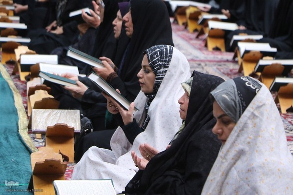 جزءخوانی قرآن کریم در حرم شاهچراغ (ع)