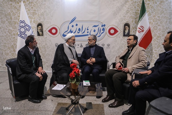 بازدید وزیر علوم از سی‌ودومین نمایشگاه بین‌المللی قرآن کریم