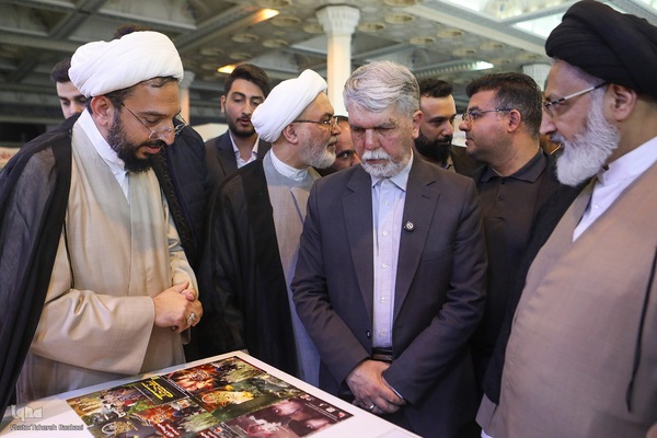 بازدید وزیر فرهنگ و ارشاد از نمایشگاه قرآن