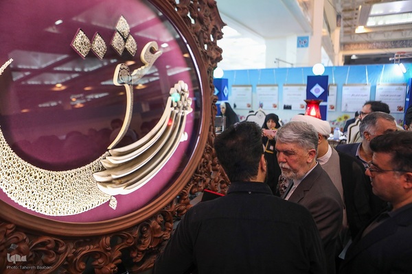 بازدید وزیر فرهنگ و ارشاد از نمایشگاه قرآن