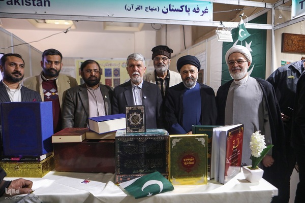 بازدید وزیر فرهنگ و ارشاد از نمایشگاه قرآن