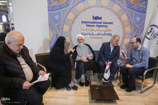 بازدید وزیر فرهنگ و ارشاد از نمایشگاه قرآن