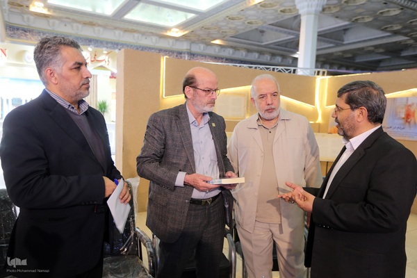 بازدید حسن مسلمی نائینی،‌ رئیس جهاددانشگاهی از نمایشگاه بین‌المللی قرآن کریم 