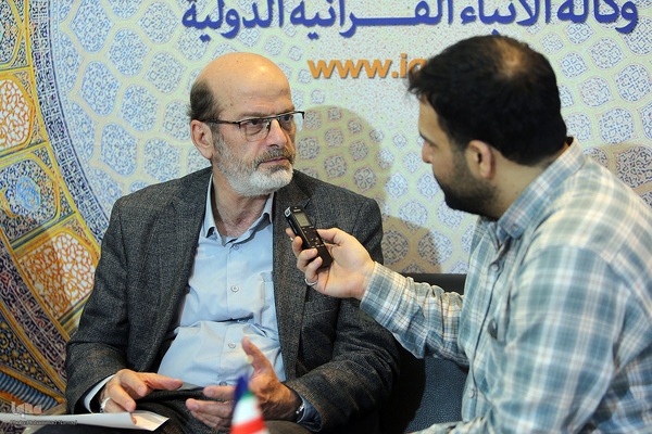 بازدید حسن مسلمی نائینی،‌ رئیس جهاددانشگاهی از نمایشگاه بین‌المللی قرآن کریم 