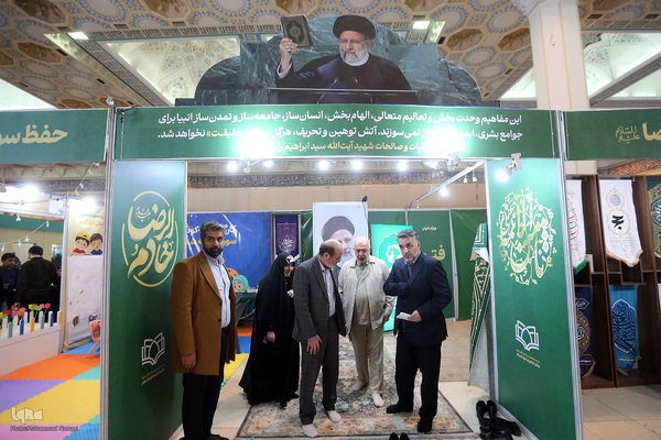 بازدید حسن مسلمی نائینی،‌ رئیس جهاددانشگاهی از نمایشگاه بین‌المللی قرآن کریم 