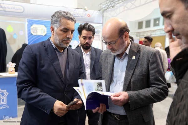 بازدید حسن مسلمی نائینی،‌ رئیس جهاددانشگاهی از نمایشگاه بین‌المللی قرآن کریم 