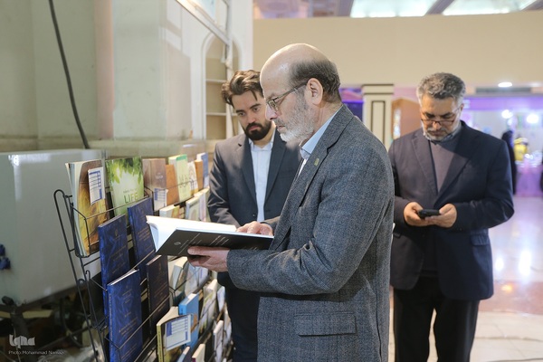 بازدید حسن مسلمی نائینی،‌ رئیس جهاددانشگاهی از نمایشگاه بین‌المللی قرآن کریم 