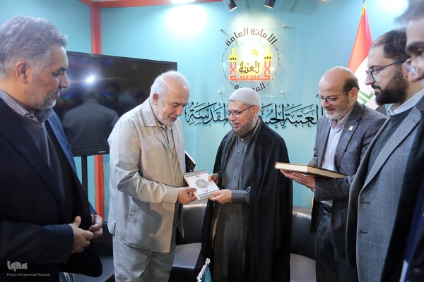 بازدید حسن مسلمی نائینی،‌ رئیس جهاددانشگاهی از نمایشگاه بین‌المللی قرآن کریم 
