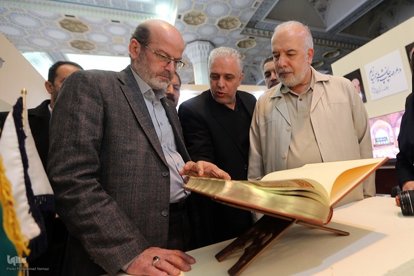 بازدید حسن مسلمی نائینی،‌ رئیس جهاددانشگاهی از نمایشگاه بین‌المللی قرآن کریم 