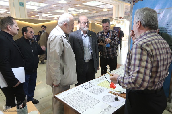 بازدید حسن مسلمی نائینی،‌ رئیس جهاددانشگاهی از نمایشگاه بین‌المللی قرآن کریم 