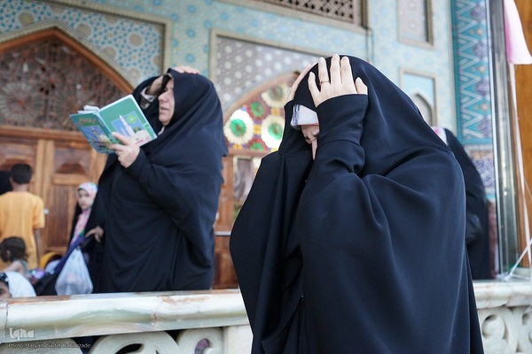 قرائت دعای توسل جهت سلامتی رئیس جمهور در حرم حضرت شاهچراغ (ع)