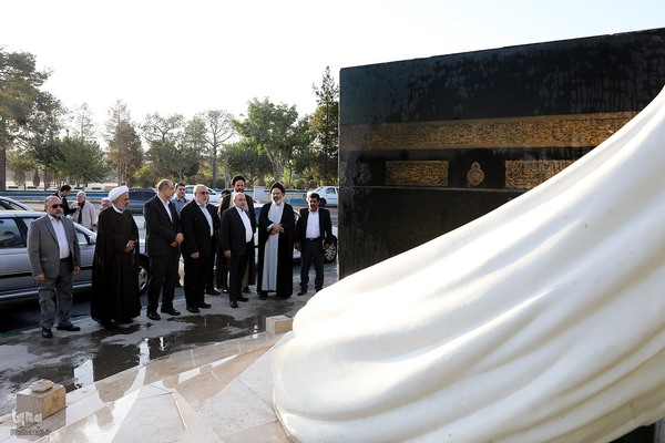 ادای احترام مسئولان حج و زیارت به شهدای منا و مکه