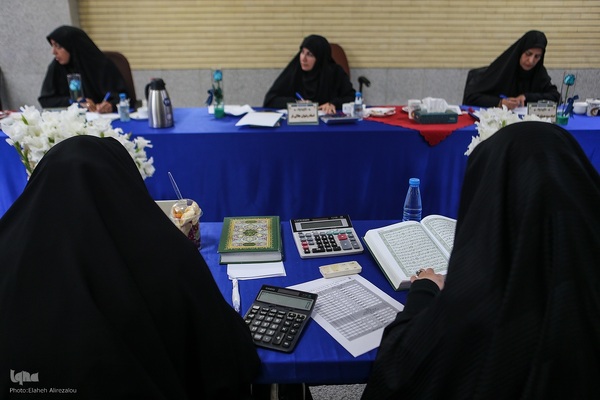 هیئت داوران بخش بانوان چهل‌وهفتمین مسابقات قرآن