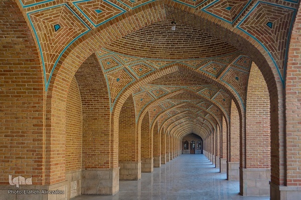 گشتی در مسجد کبود تبریز