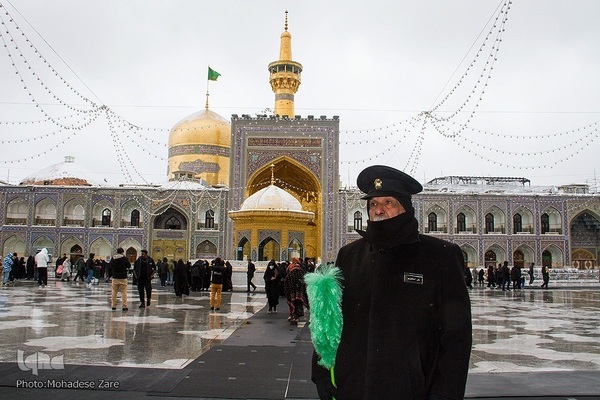 بارش برف در حرم امام رضا