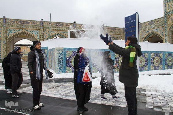 بارش برف در حرم امام رضا