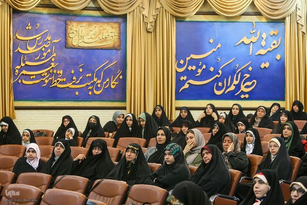 تجلیل از مادر دختران حافظ کل در مؤسسه مهد قرآن