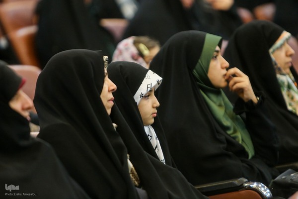 تجلیل از مادر دختران حافظ کل در مؤسسه مهد قرآن