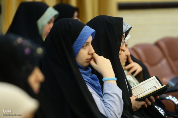 تجلیل از مادر دختران حافظ کل در مؤسسه مهد قرآن