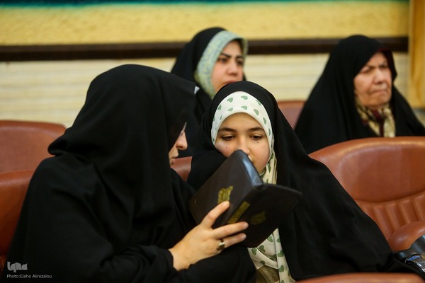 تجلیل از مادر دختران حافظ کل در مؤسسه مهد قرآن
