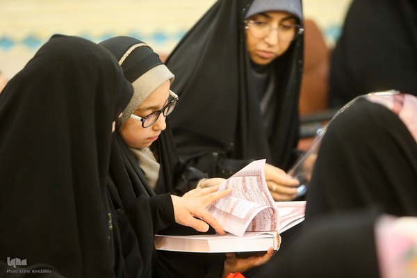 تجلیل از مادر دختران حافظ کل در مؤسسه مهد قرآن