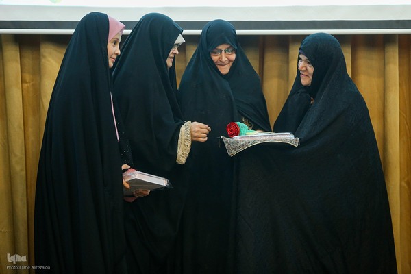 تجلیل از مادر دختران حافظ کل در مؤسسه مهد قرآن