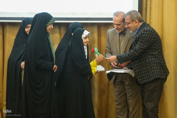 تجلیل از مادر دختران حافظ کل در مؤسسه مهد قرآن
