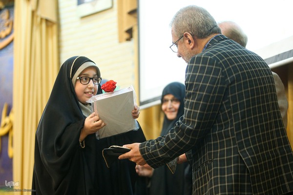 تجلیل از مادر دختران حافظ کل در مؤسسه مهد قرآن